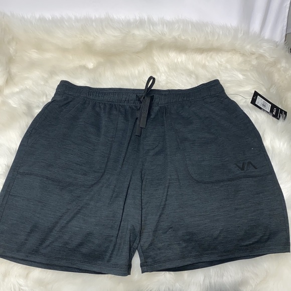 Men’s large RVCA able short 18 inches - Picture 1 of 10
